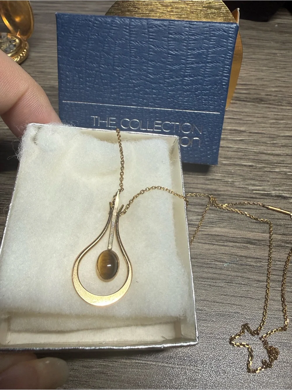 Vintage Avon Gold Teardrop Pendant Necklace with Brown Cabochon c.1978
